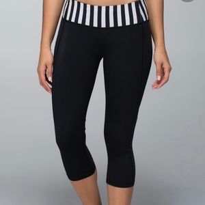 LULULEMON CROPPED LEGGINGS